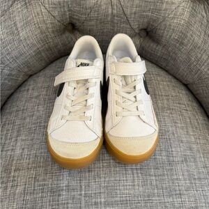 Nike Kids' White & Black Low-Top Sneakers with Court Legacy size 1